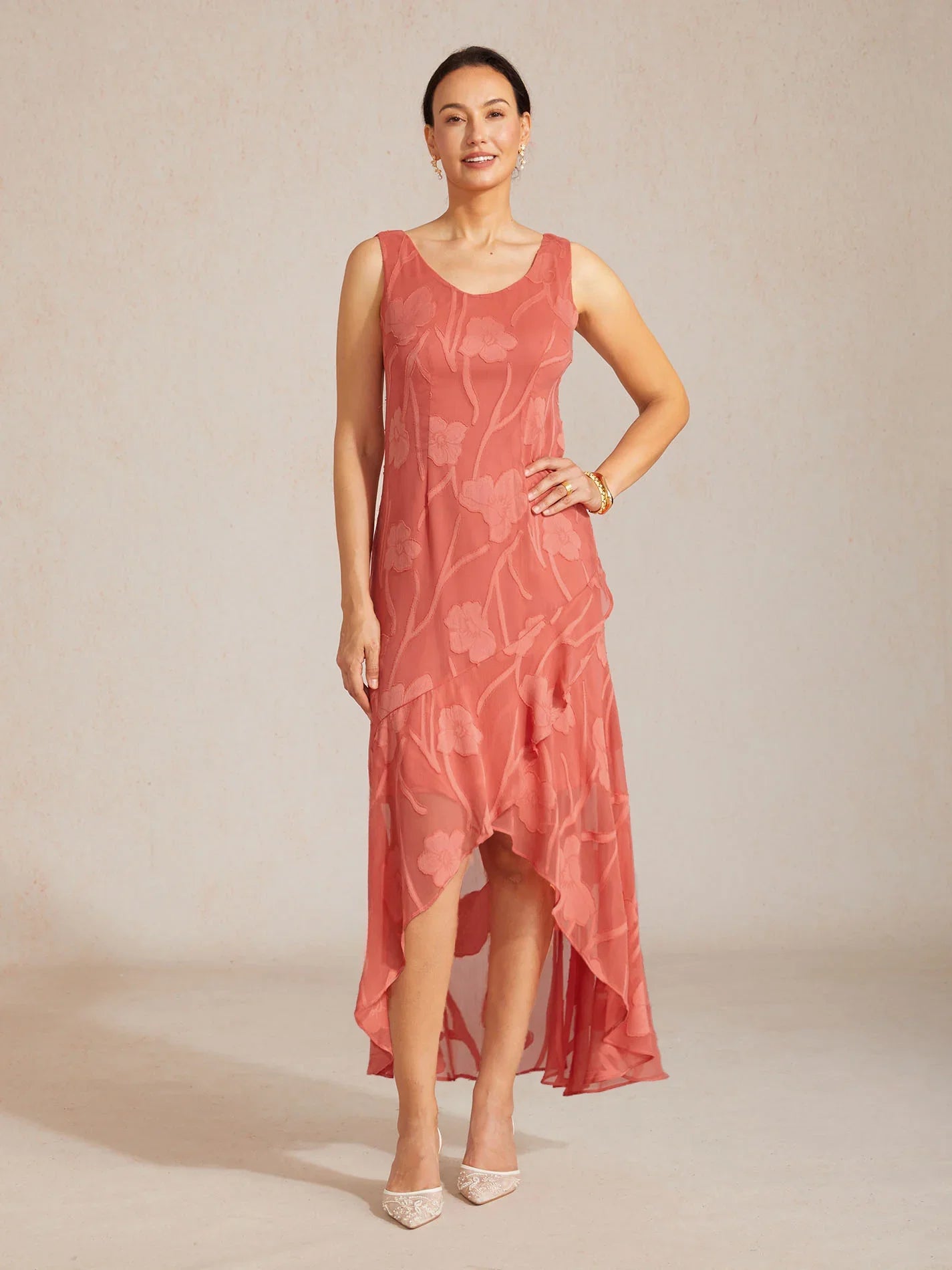 Robes de soirée sans manches en chiffon floral avec des ourlets asymétriques