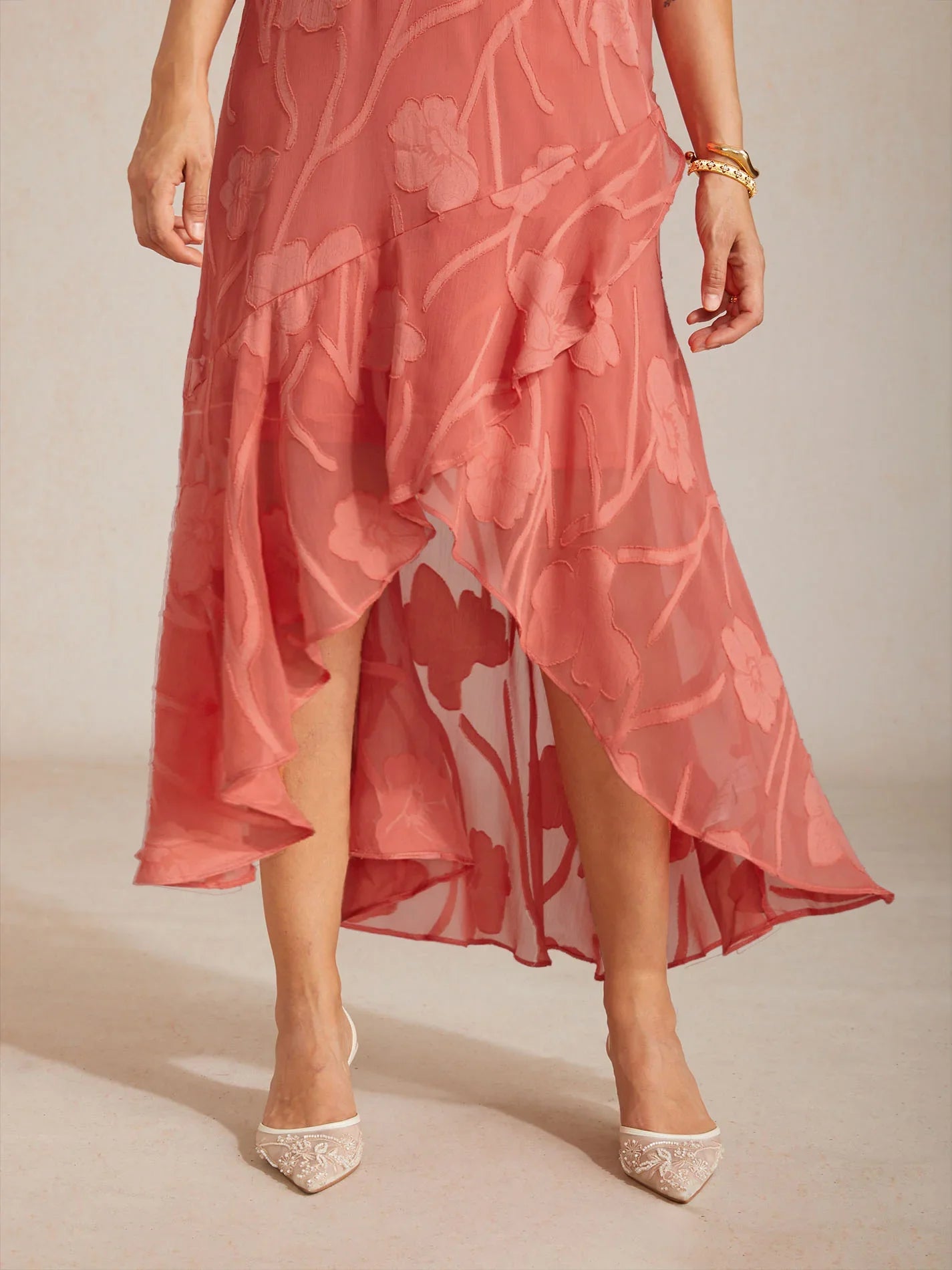 Robes de soirée sans manches en chiffon floral avec des ourlets asymétriques