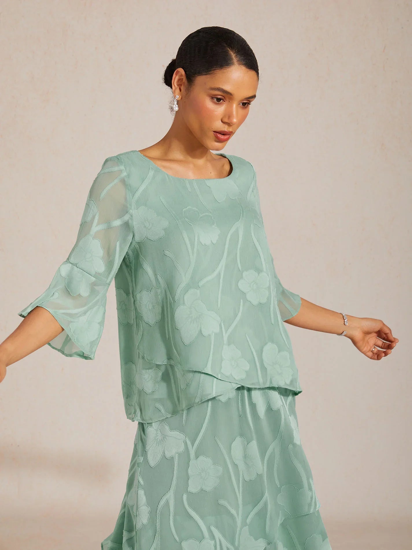 Blouse en chiffon avec des bords asymétriques