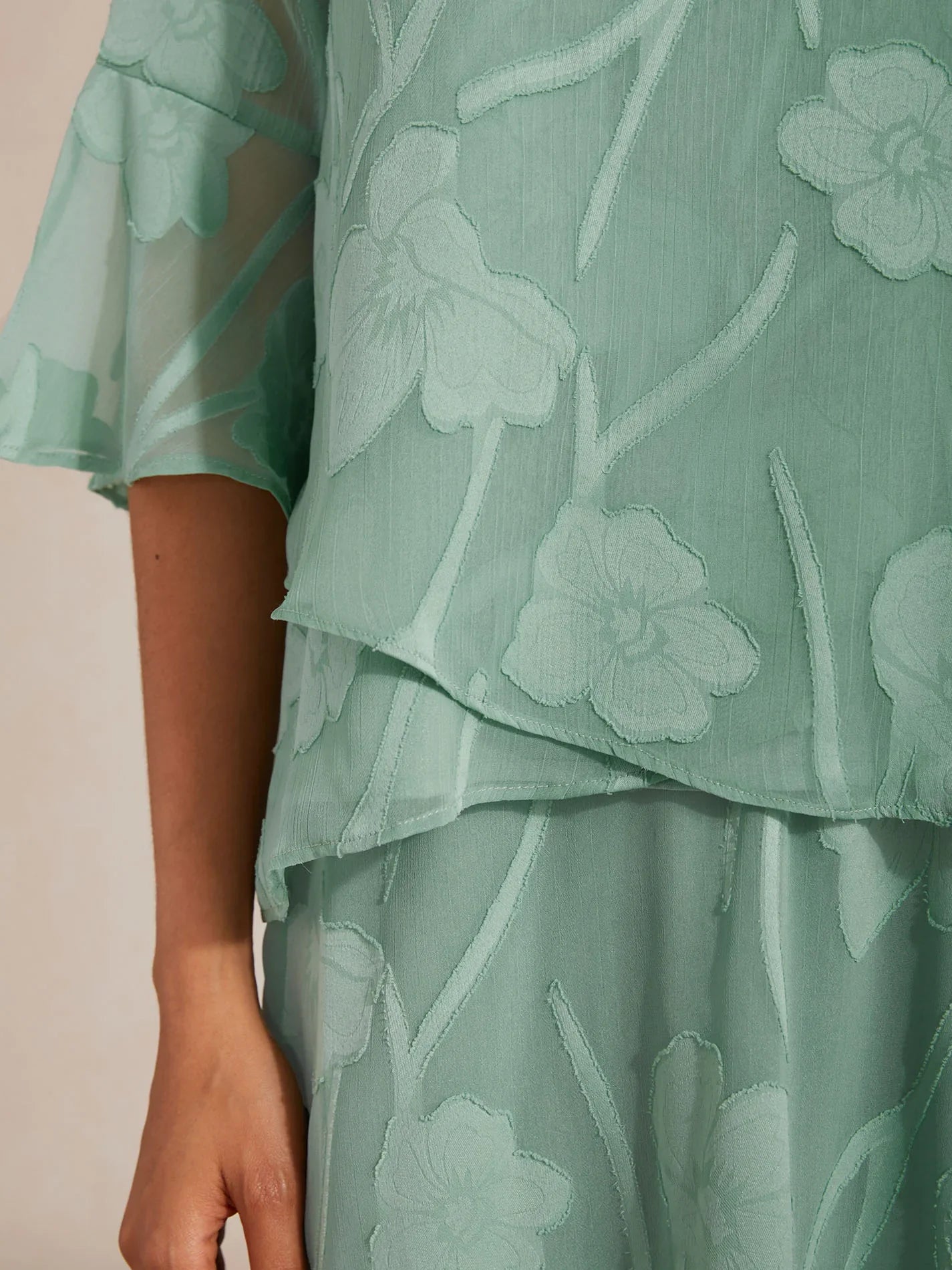Blouse en chiffon avec des bords asymétriques