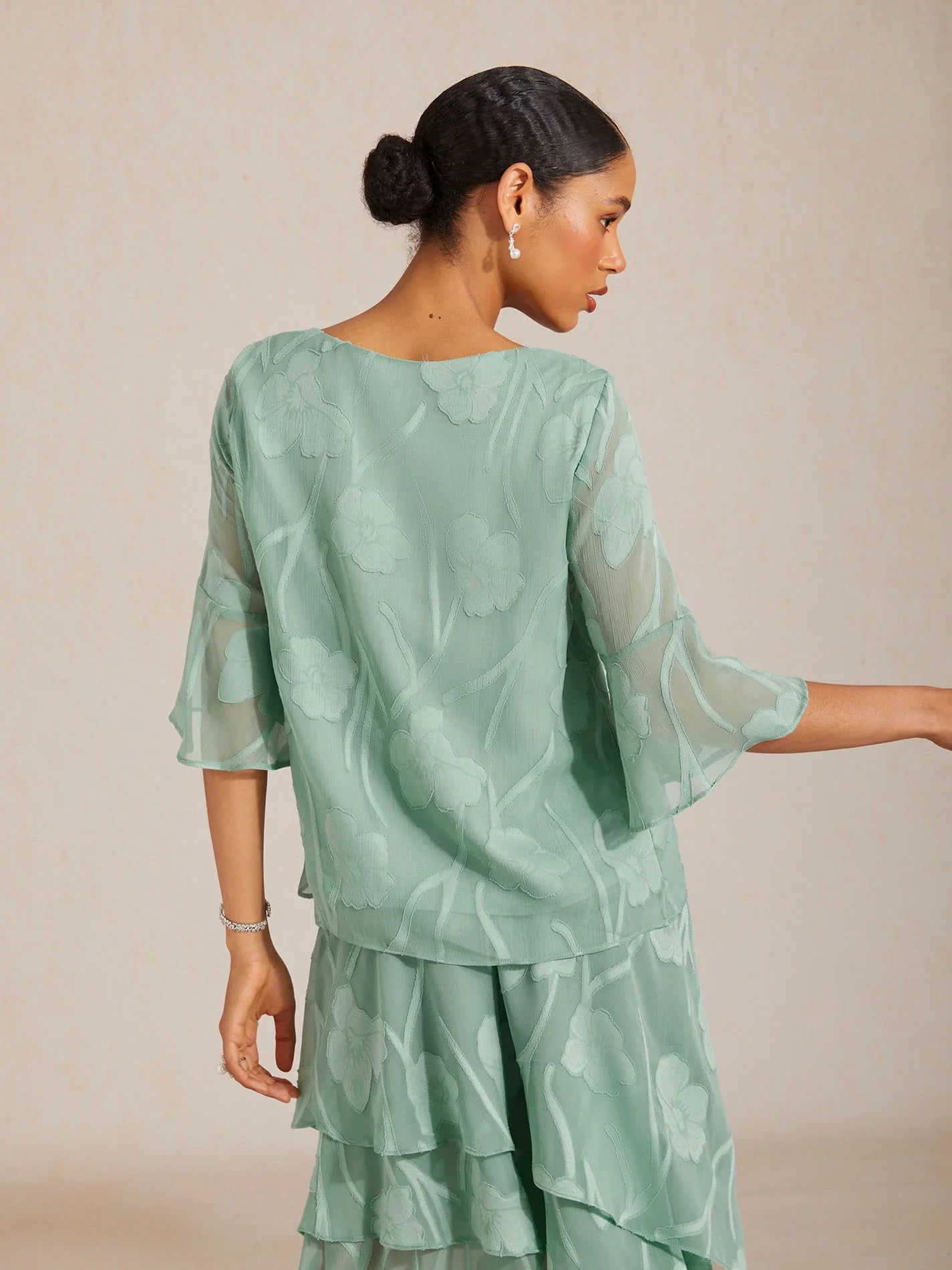 Blouse en chiffon avec des bords asymétriques