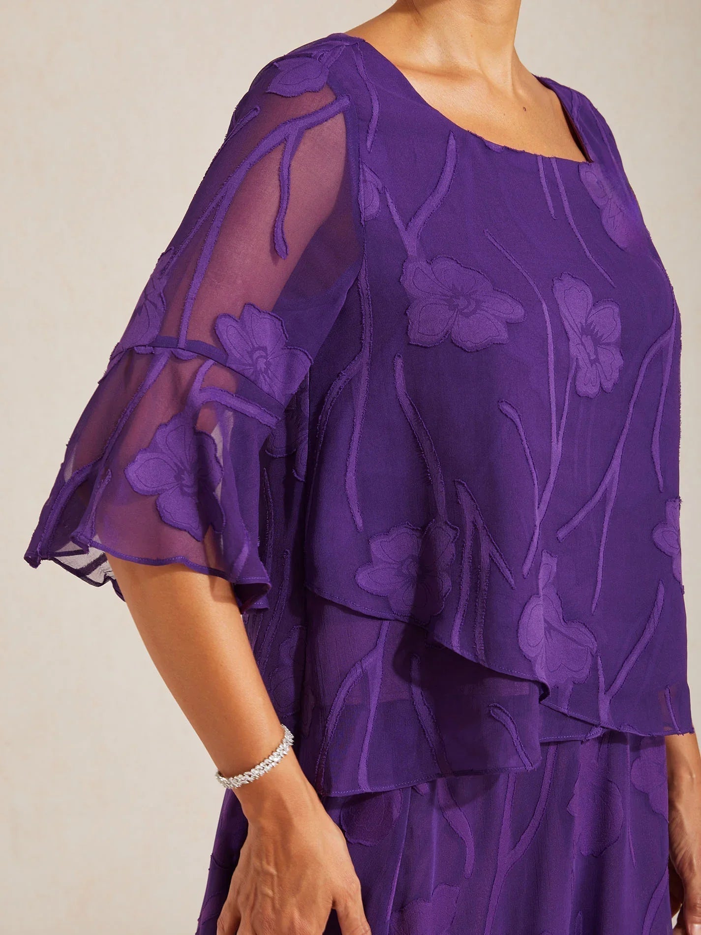 Blouse en chiffon avec des bords asymétriques
