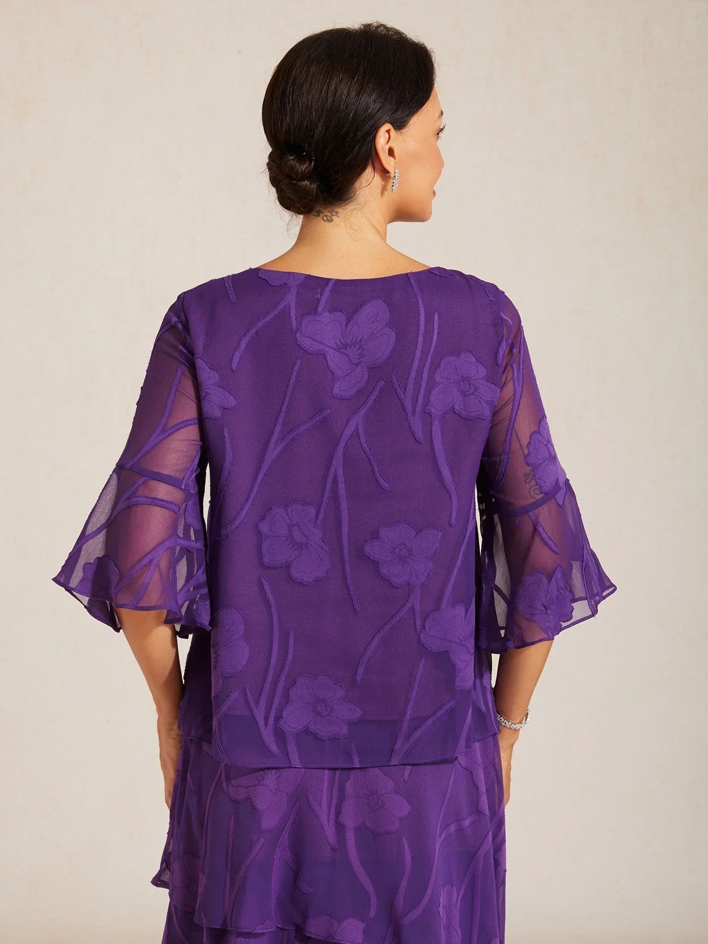Blouse en chiffon avec des bords asymétriques