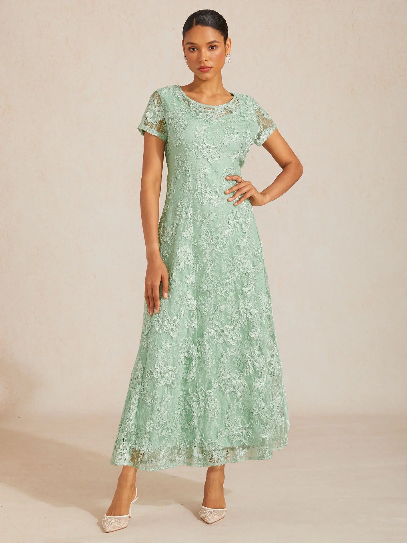 Robes A-Line en dentelle avec des décorations de paillettes