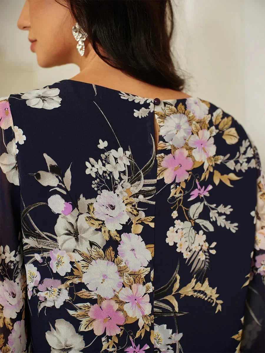 Top en soie floral avec des bordures en couches