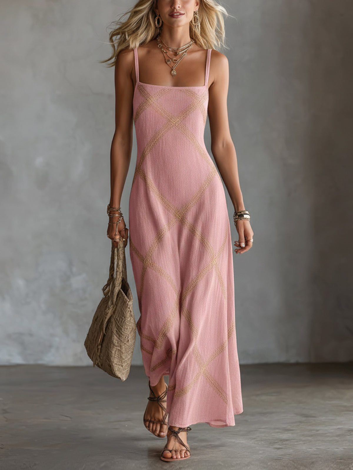 Robes maxi élégantes en noir et camel avec imprimé géométrique et bretelles spaghetti