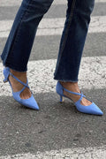 Chaussures à talons avec une sangle croisée
