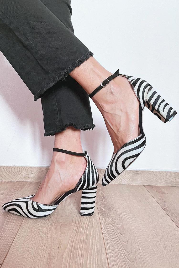 Chaussures à talons imprimées zèbre avec bride de cheville