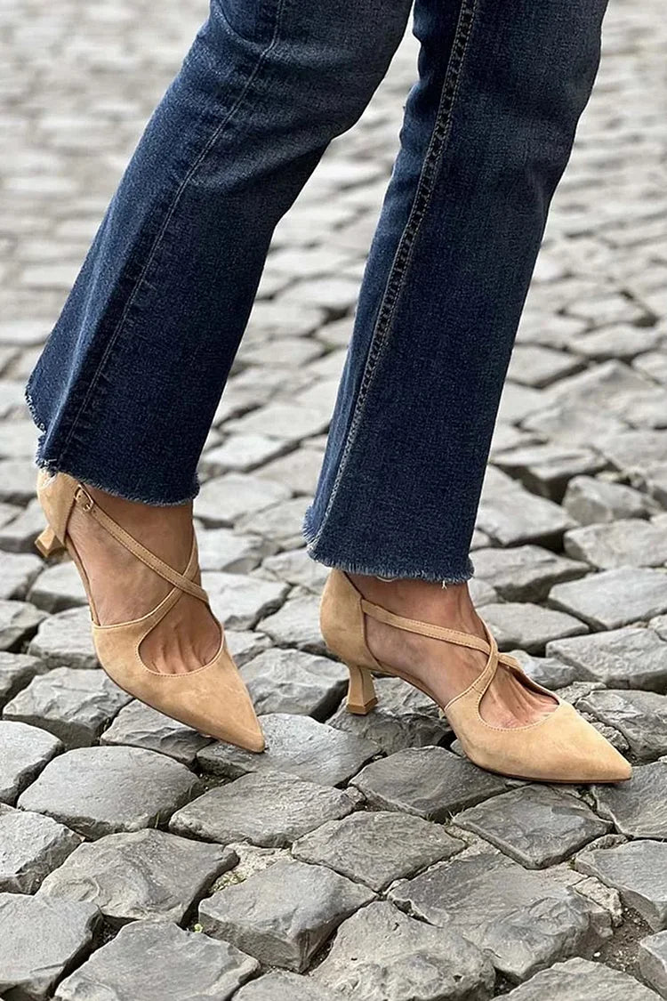 Escarpins pointus avec des brides croisées