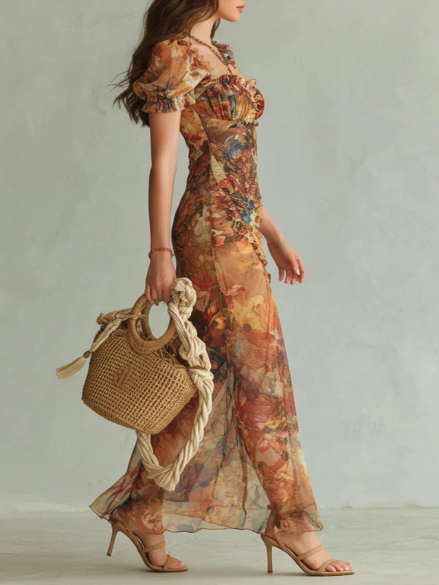 Robe maxi élégante avec décolleté carré, manches courtes et motifs floraux