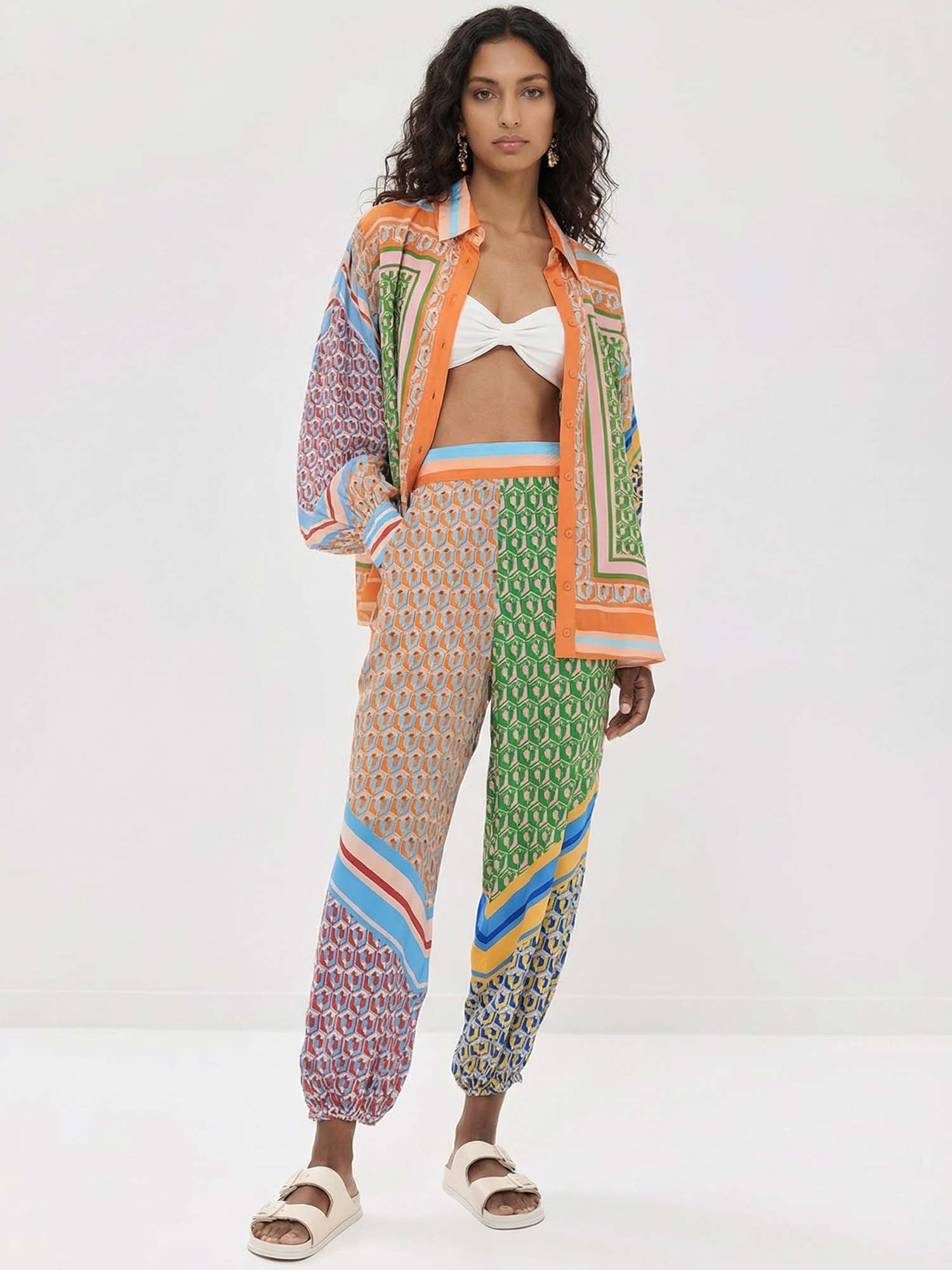 Chemise à boutons grande imprimée avec détails de couleurs
