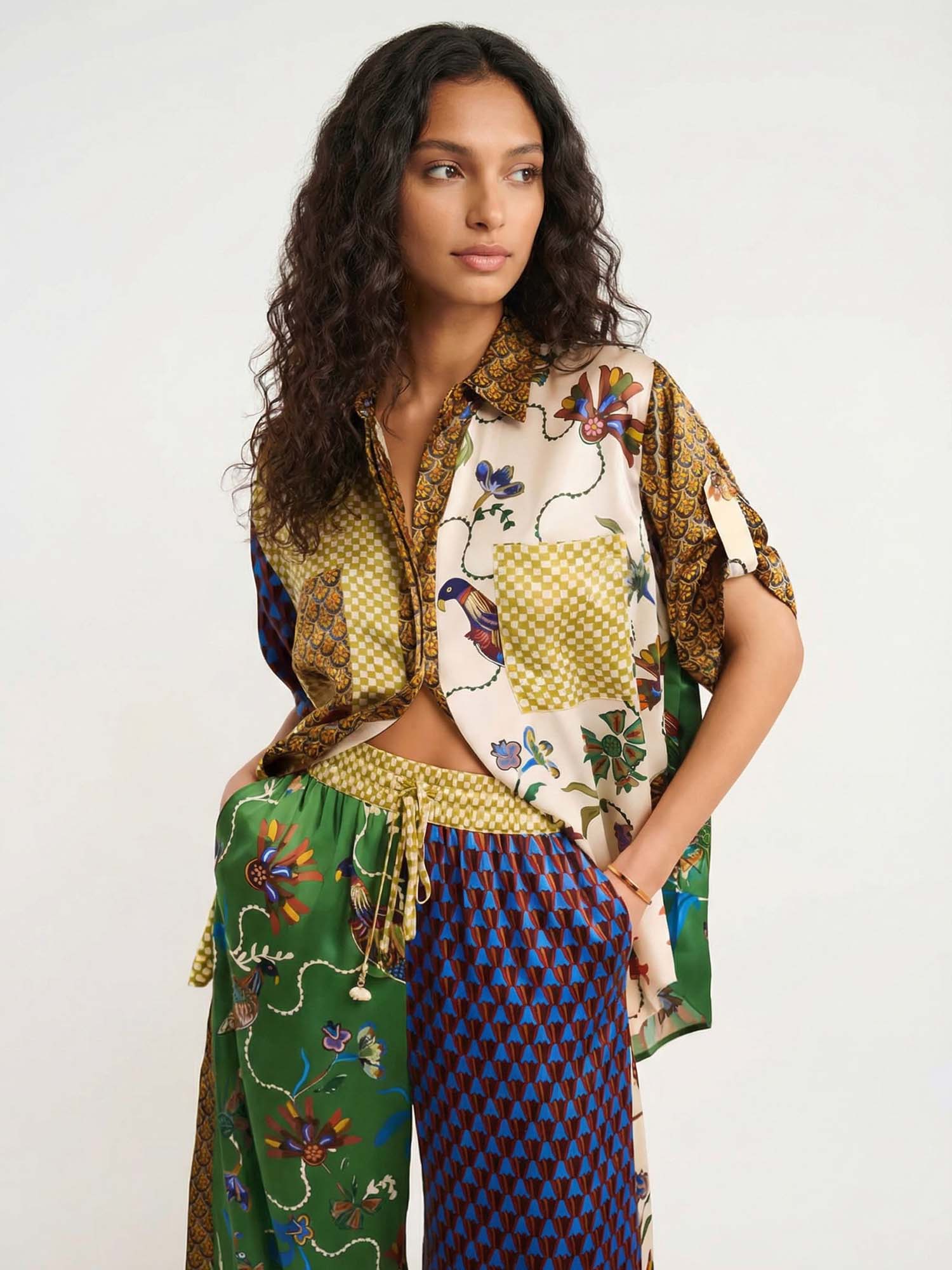 Chemise à boutons avec impression contrastée d'oiseaux