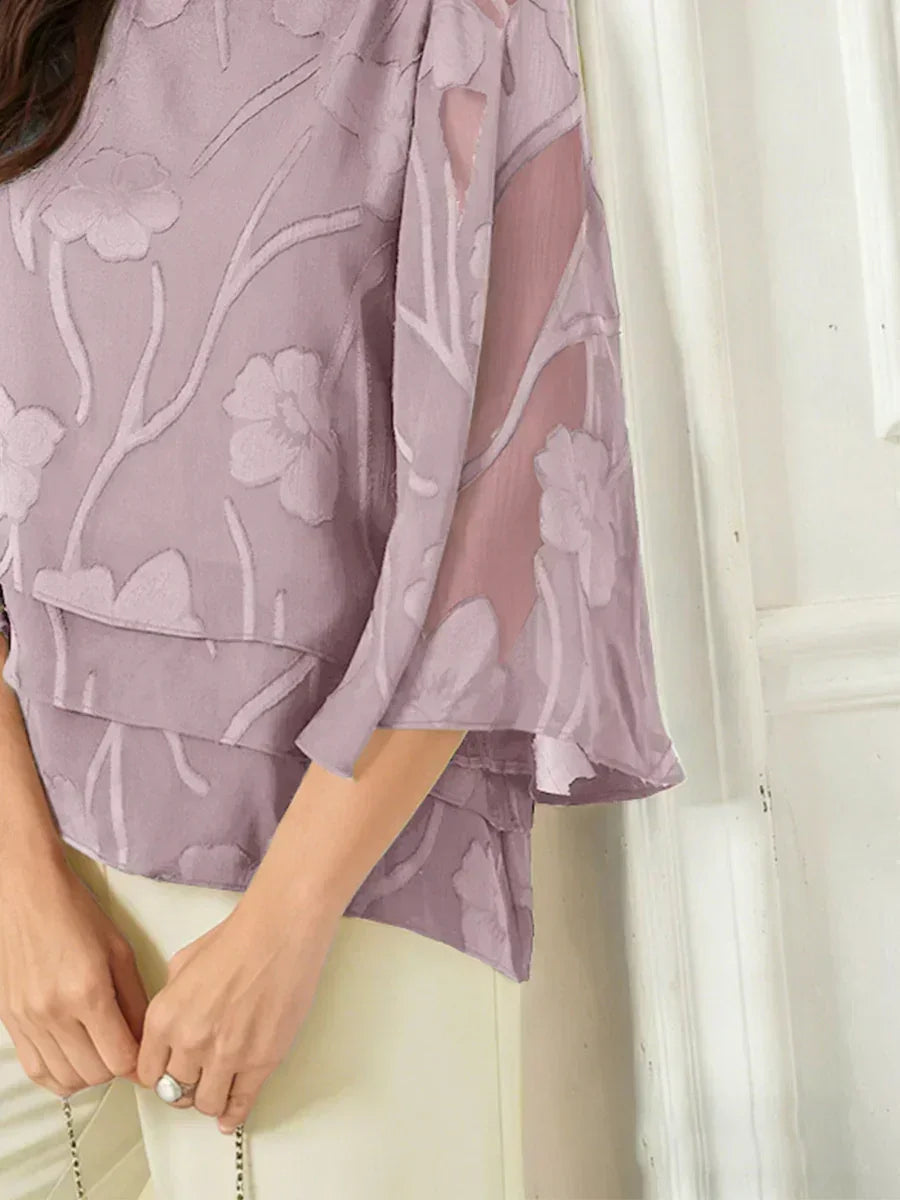 Chemise en chiffon à couches avec des fleurs