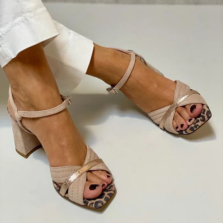 Sandales à talons hauts avec lanière croisée