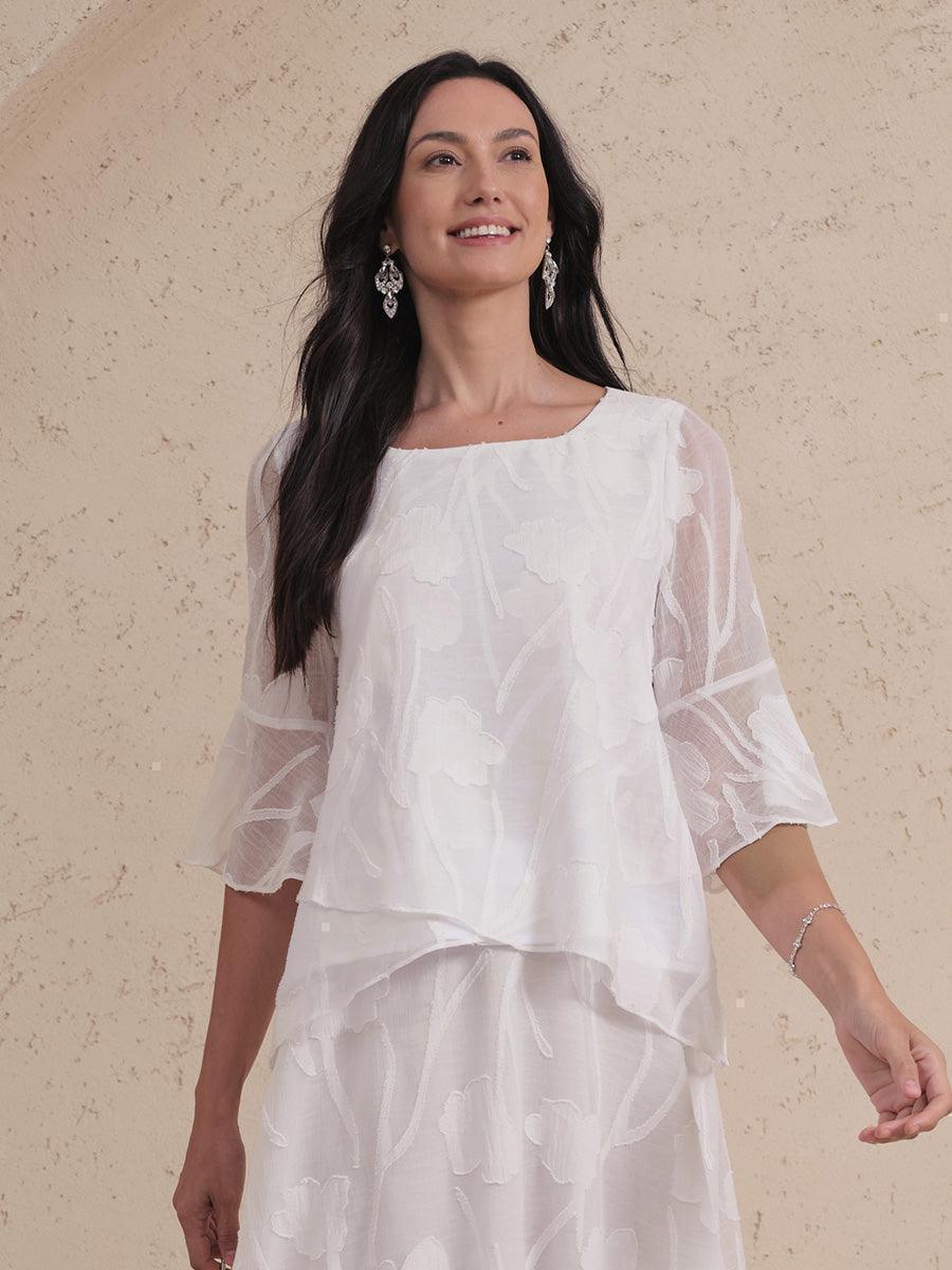 Chemise en soie avec des bords asymétriques