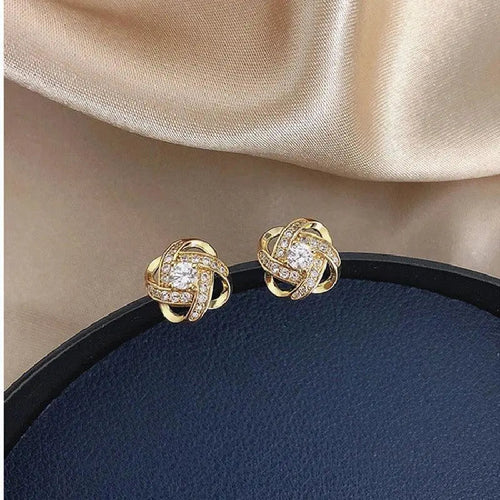 Boucles d'oreilles en or au style floral avec des cristaux