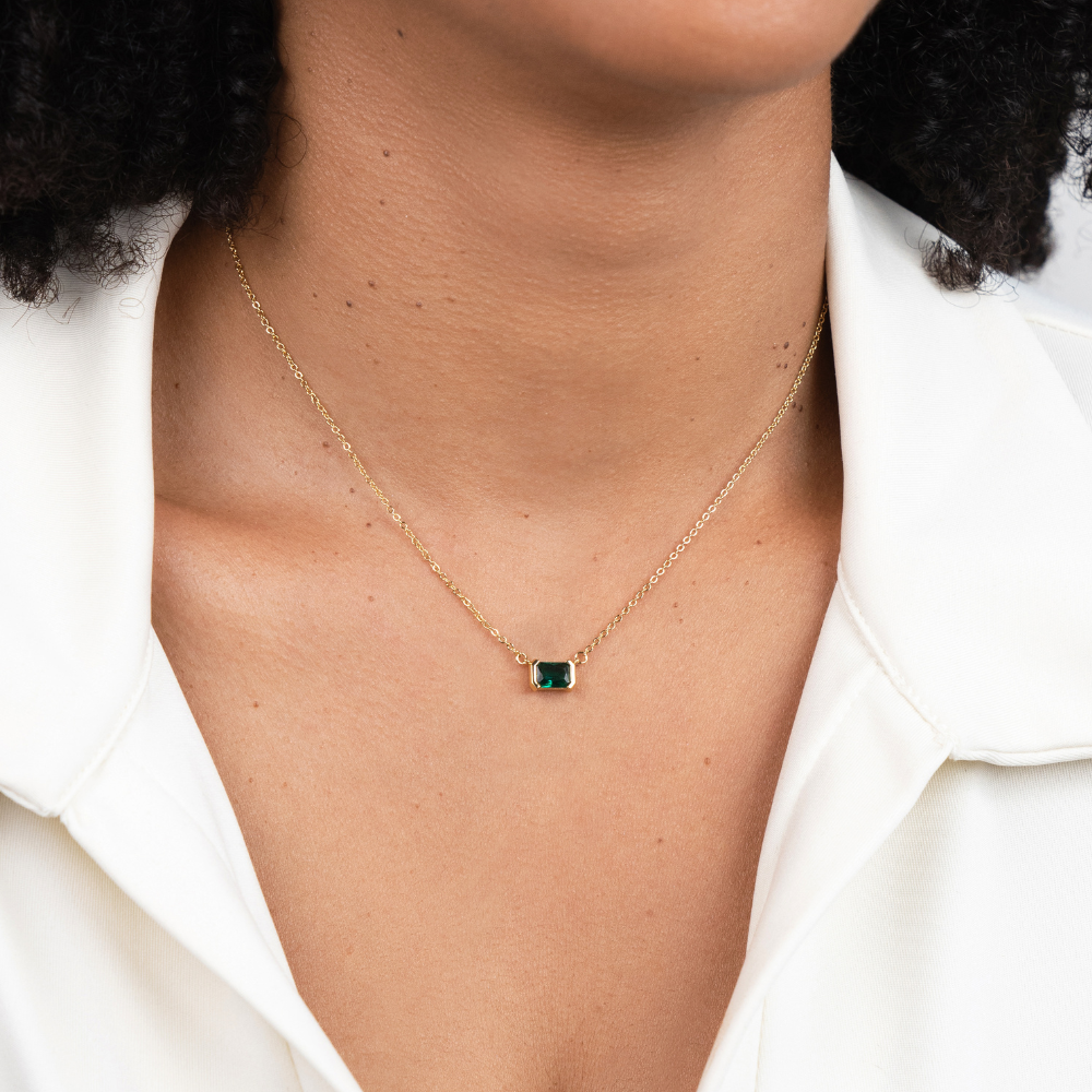 Pendentif délicat avec émeraude