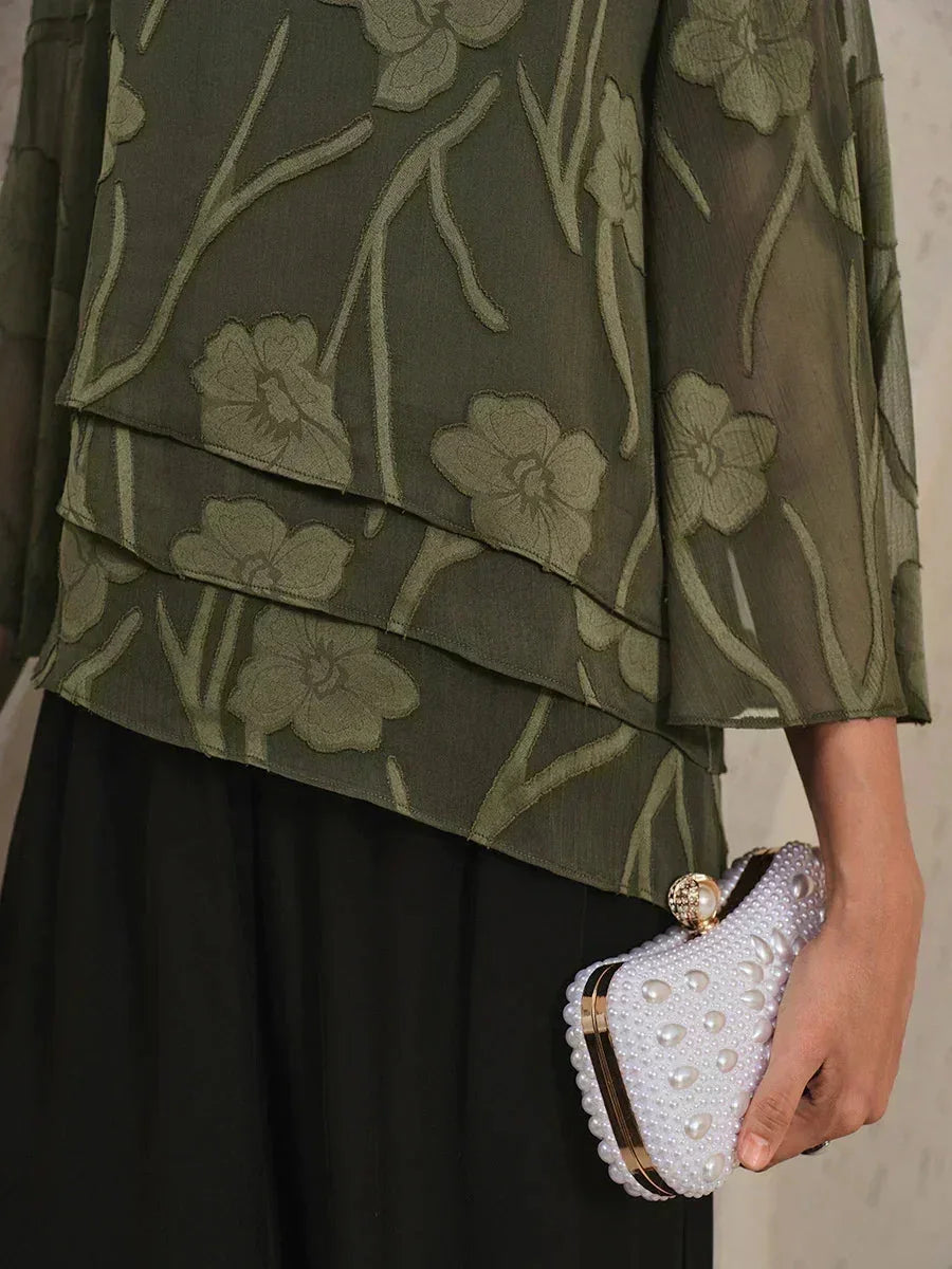 Chemise en soie à couches avec fleurs