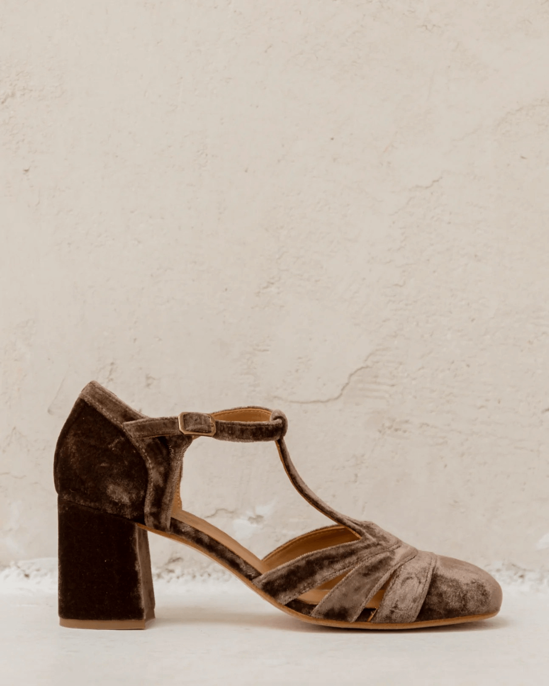 Chaussure avec T-bar et talon stable