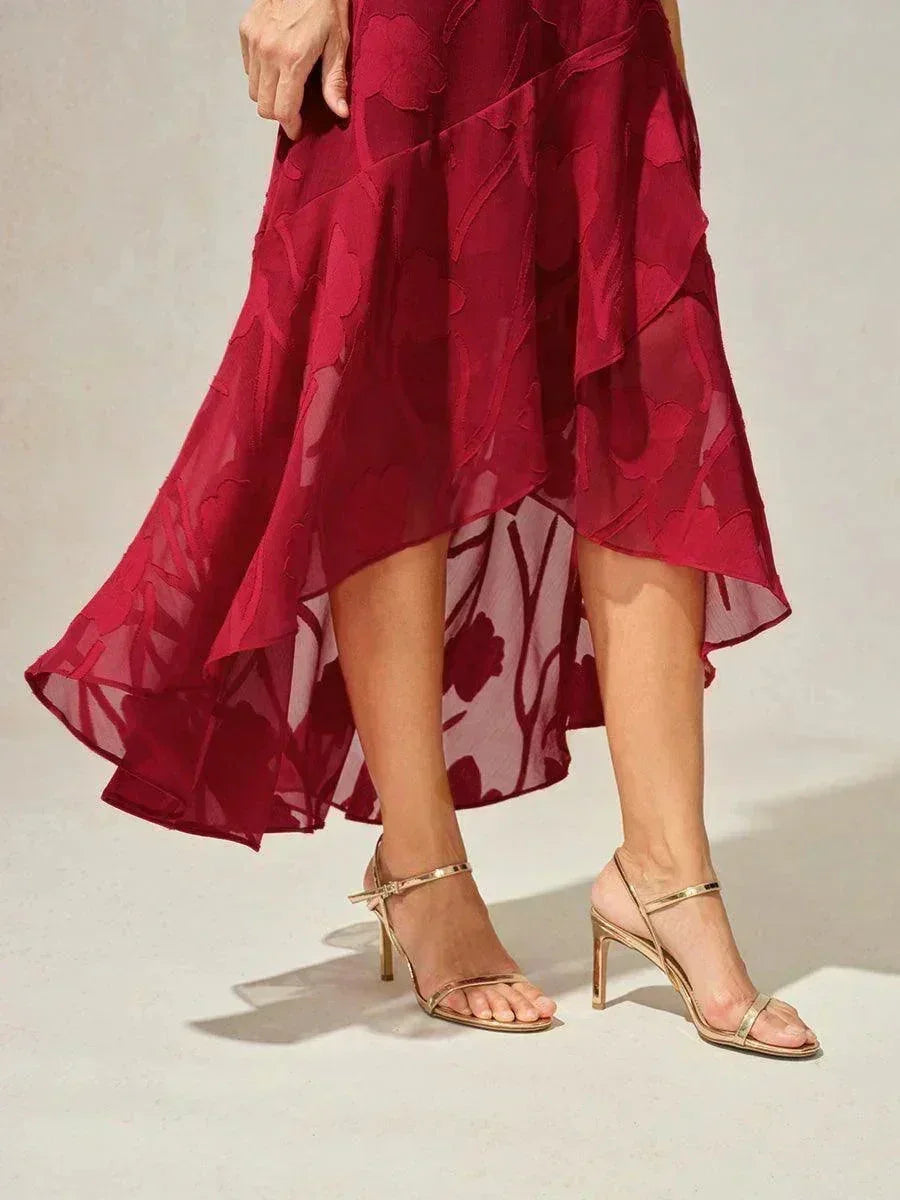 Robe de soirée sans manches en chiffon floral avec des bords asymétriques