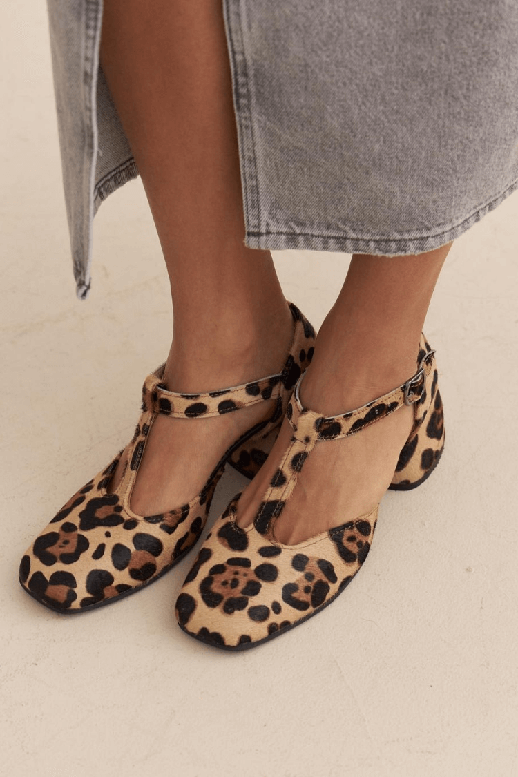 Chaussures avec imprimé animalier style T-STRAP