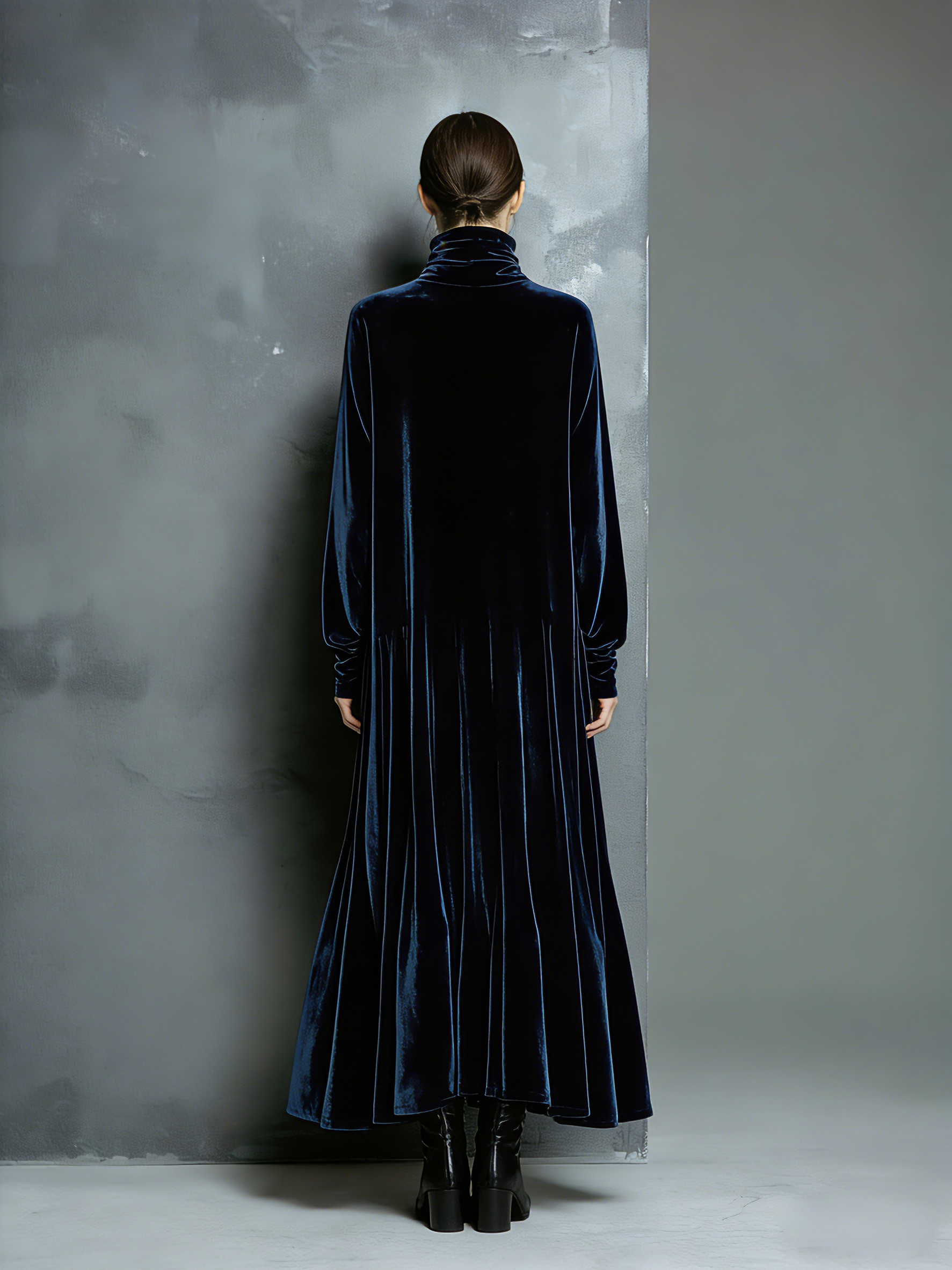 Robe maxi longue pour femmes au style élégant en bleu marine avec col haut et large MDZ1680A8AN