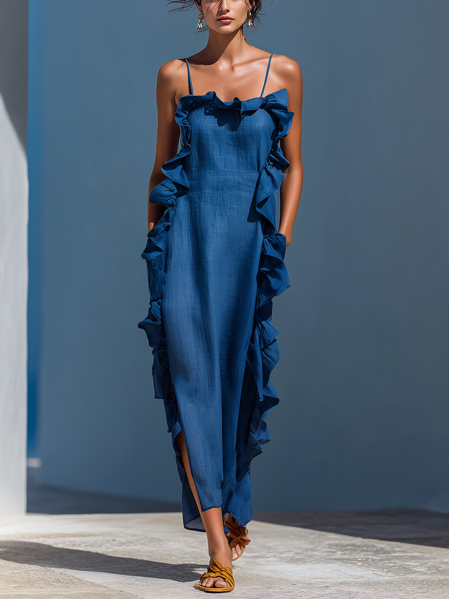 Robe maxi pour femmes en mélange de lin de couleur bleue avec des bretelles spaghetti et des bords festonnés MDZ2407D1T