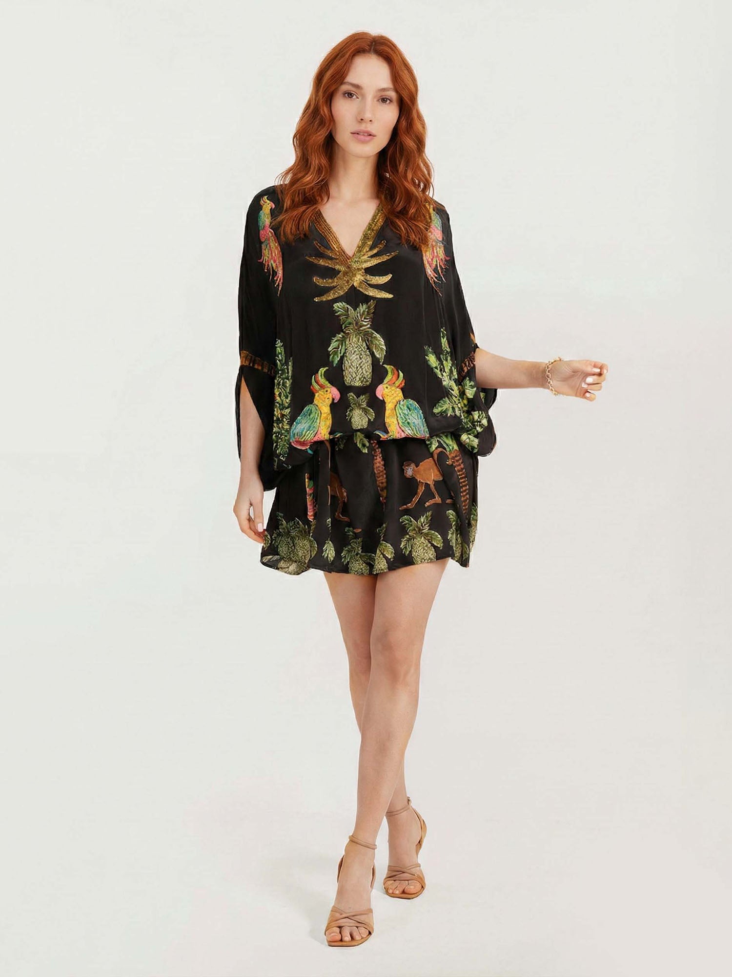 Robe maxi avec imprimé perroquet noir/rose
