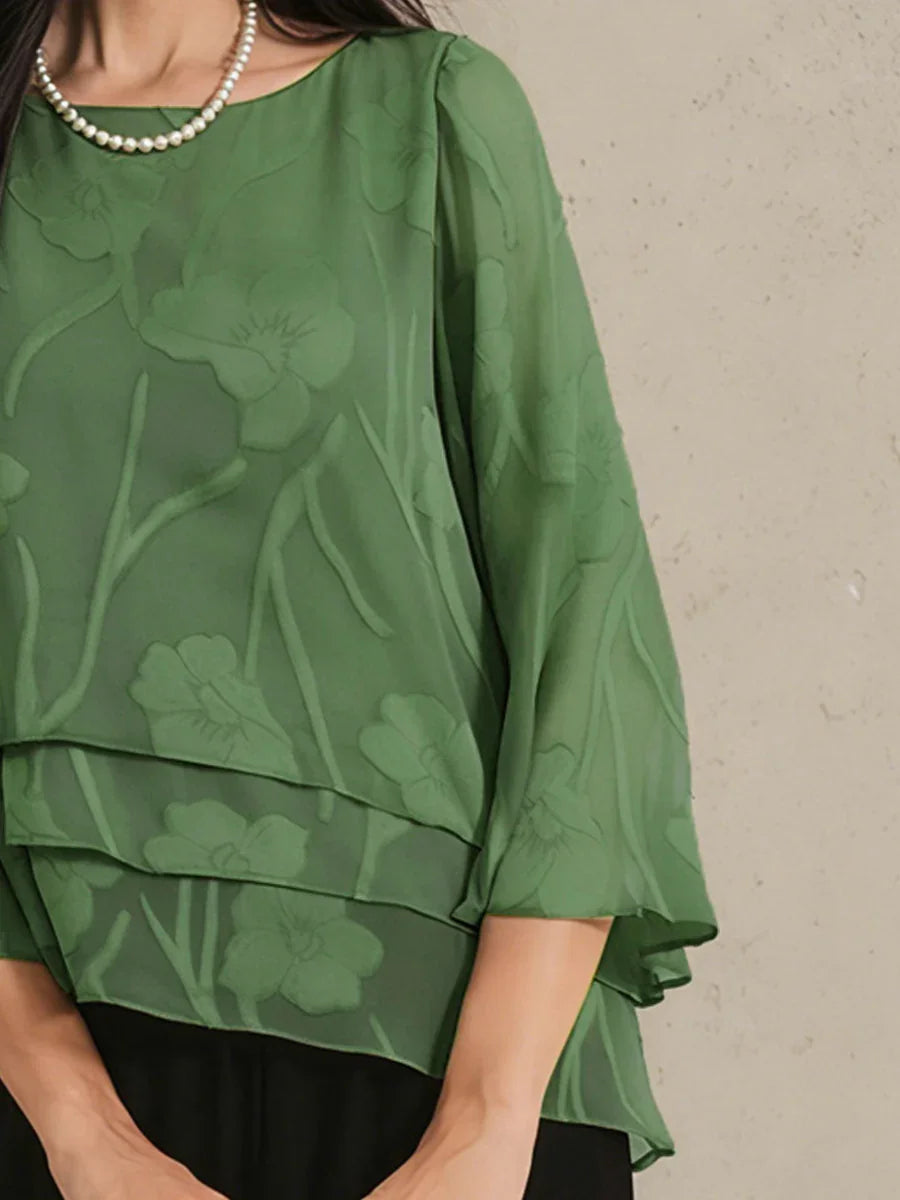 Chemise en chiffon à couches avec des fleurs
