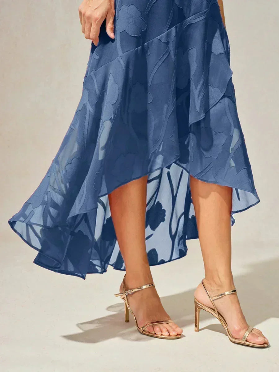 Robe de soirée sans manches en chiffon floral avec des bords asymétriques
