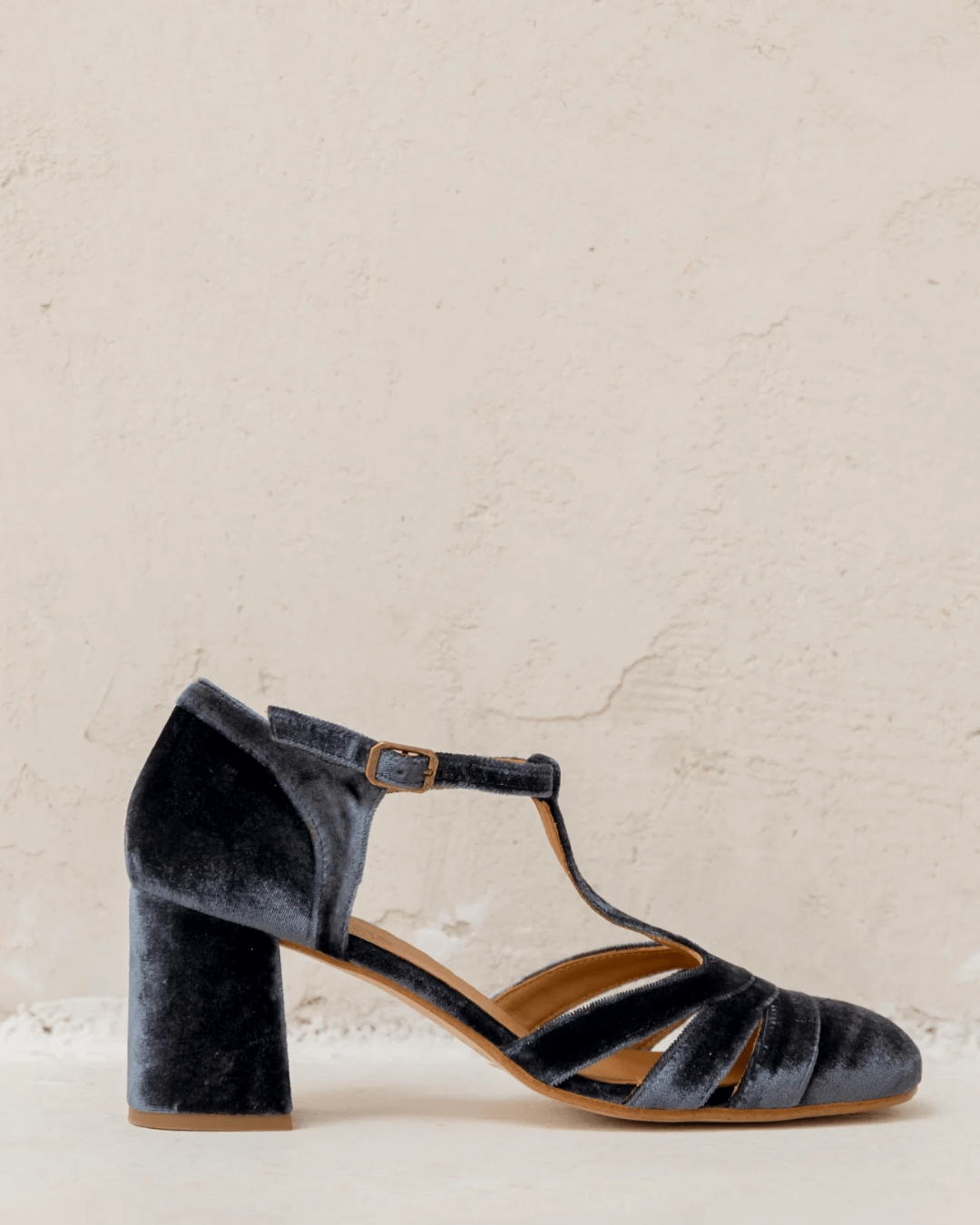 Chaussure avec T-bar et talon stable