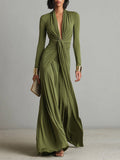 Robe en soie olive pour femmes avec coupe ajustée, décolleté en V profond et détails froissés, robe maxi éclatante MDA0509L8I