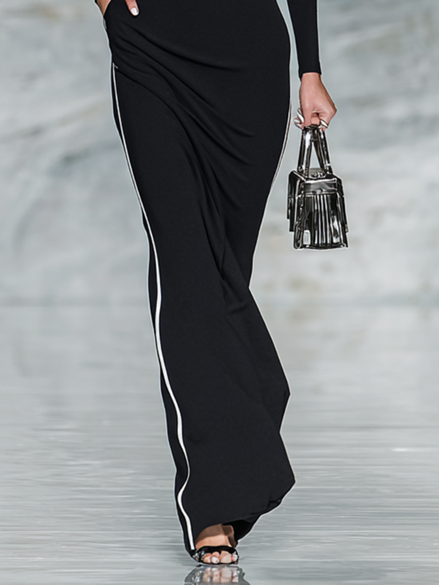 Robe maxi ajustée avec col carré et manches longues en noir et blanc MDA1698G8Y