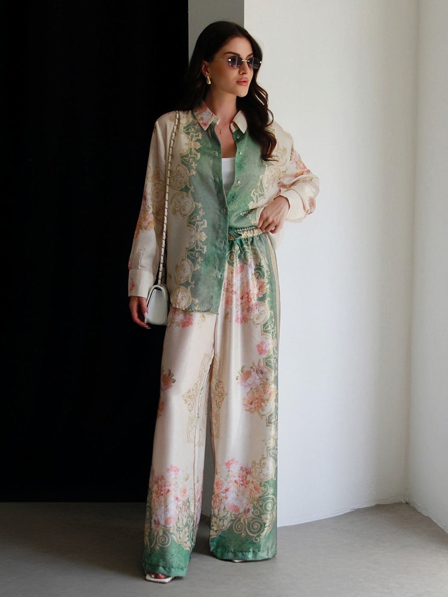 Chemise à fleurs baroque