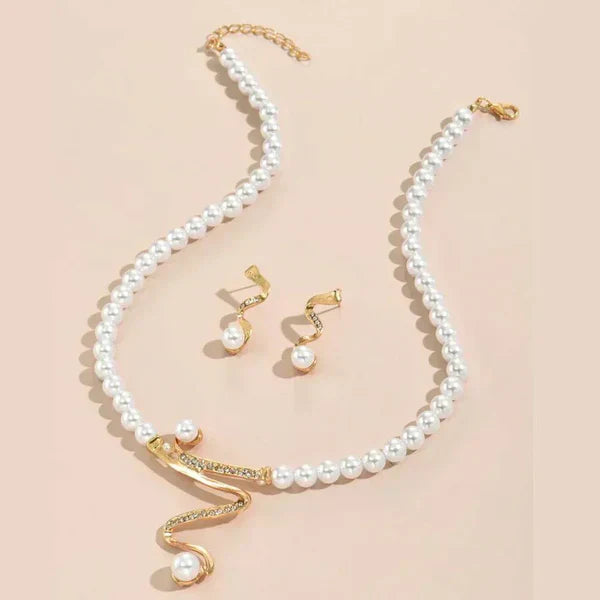 Ensemble de bijoux avec collier et boucles d'oreilles en perles naturelles