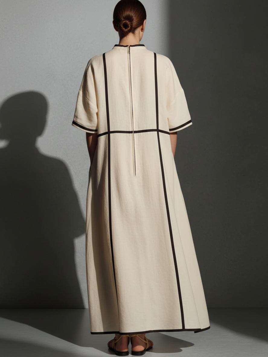 Robe maxi avec col montant, manches courtes, poches et lignes contrastées, en mélange de lin moderne pour femmes couleur beige MDA2924L4AU