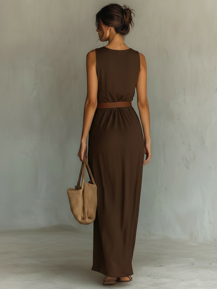 Robe maxi pour femmes avec col minimaliste sans manches avec ceinture MDZ1262A0Y