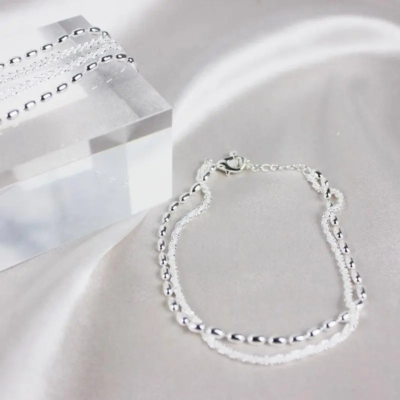 Ensemble de bracelets élégants en argent avec des pierres de zircon