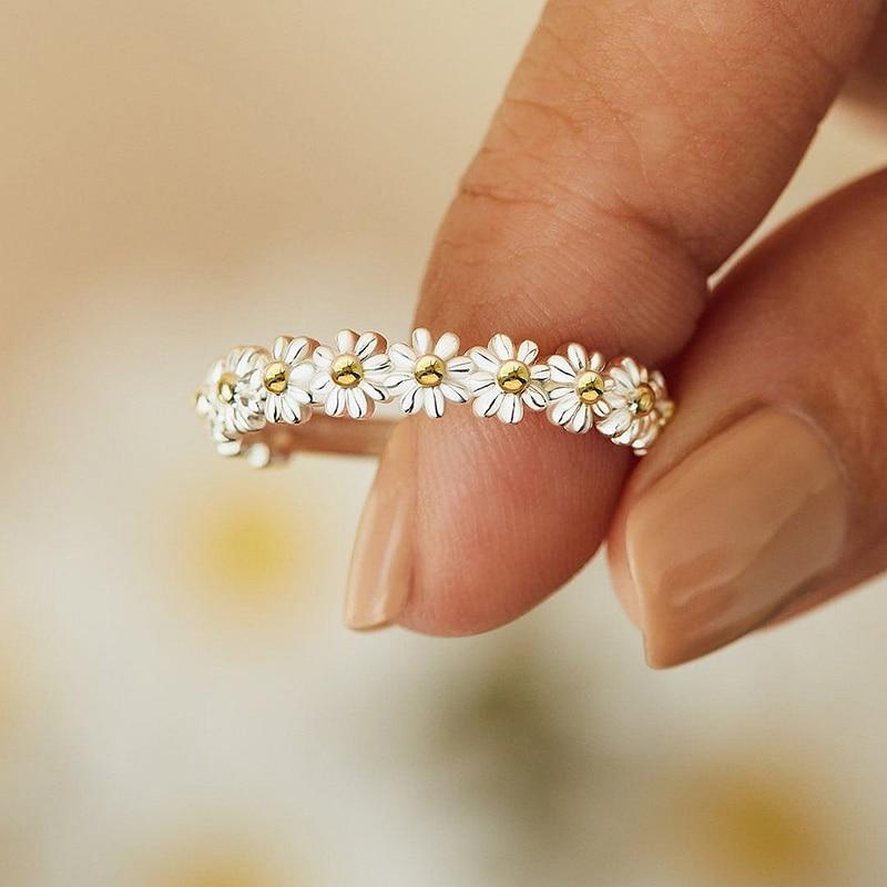 Bague Marguerite – Argent et douceur dessinée