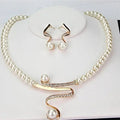 Ensemble de bijoux : collier et boucles d'oreilles avec perles naturelles