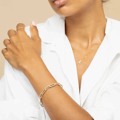 Collier avec des lettres d'amour
