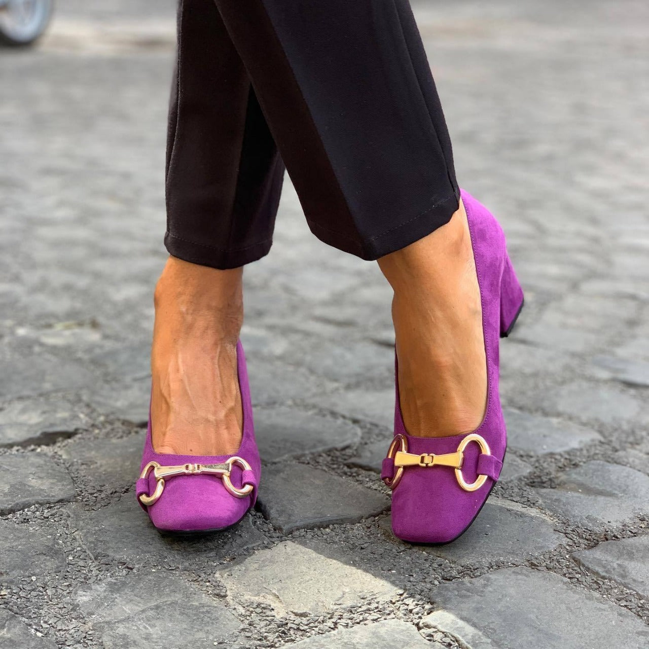 Chaussures à talons élégantes avec détails dorés