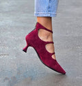 Chaussures à talons bas avec des lanières