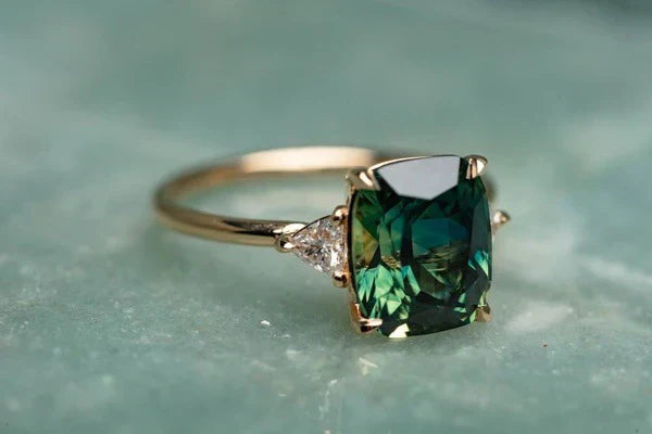 Bague en or avec pierre inspirée du vintage