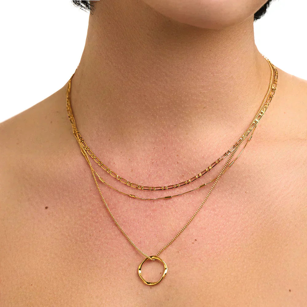 Bracelet avec un anneau ouvert en trois rangées d'or