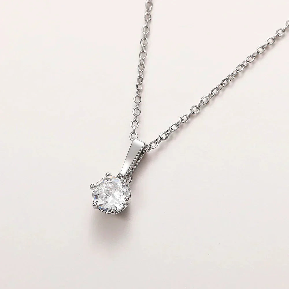 Collier classique avec pendentif en zircon