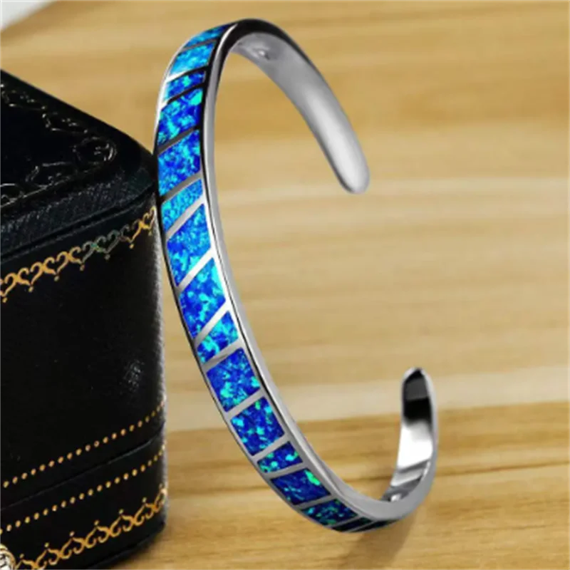 Bracelet ajustable en opale bleu feu en argent
