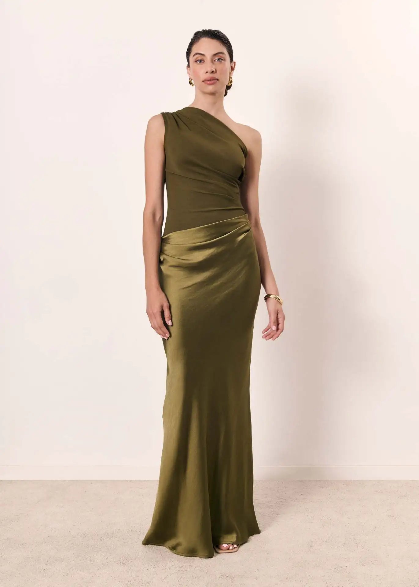 Sofia | Robe maxi en satin avec une épaule