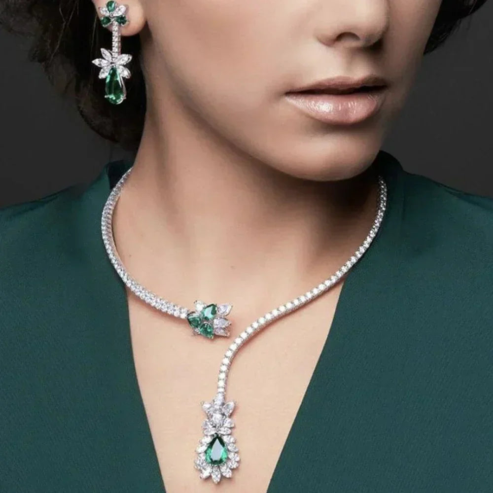 Collier vintage fleuri d'Émeraude
