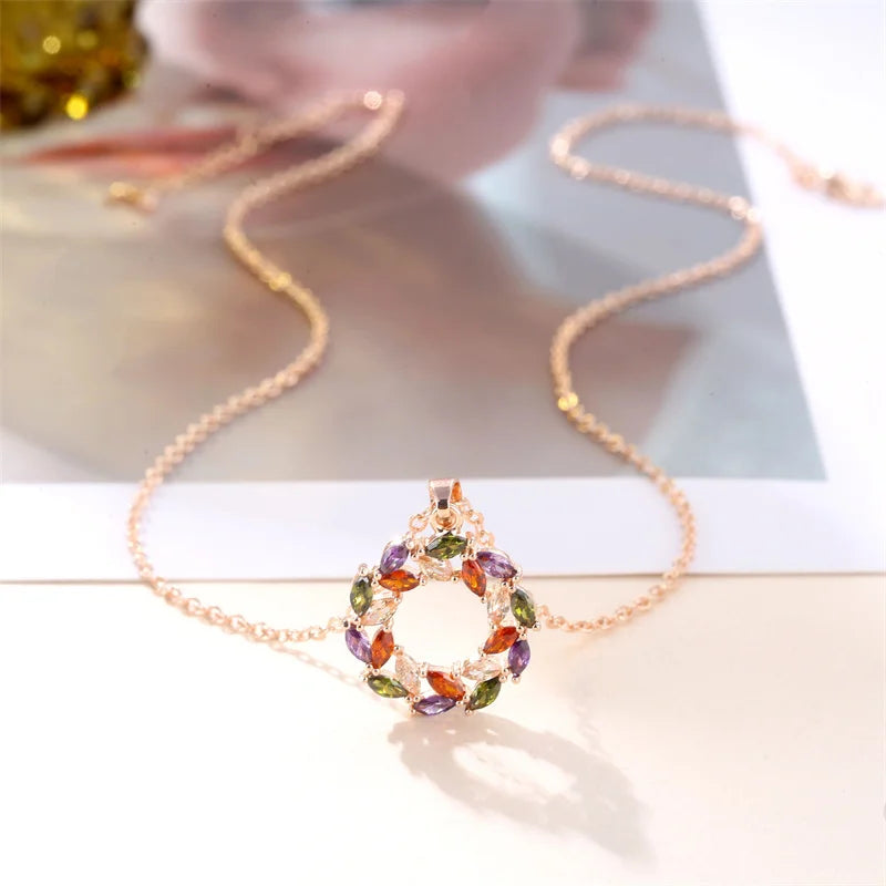 Collier avec pendentif arc-en-ciel lumineux